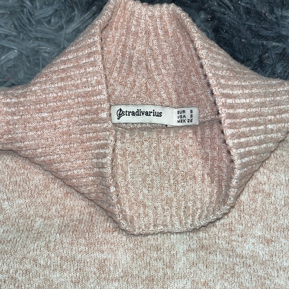STRADIVARIUS TURTLENECK SWEATER - Picture 2 of 3